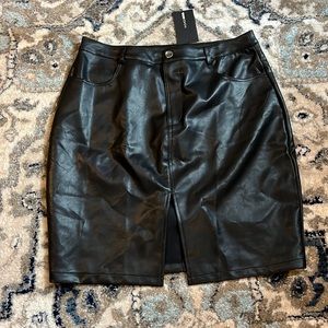 Fashion nova curve faux leather skirt size 1x